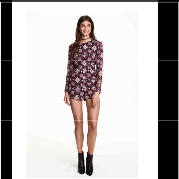 H&M Dresses & Skirts - H&M printed romper size 4